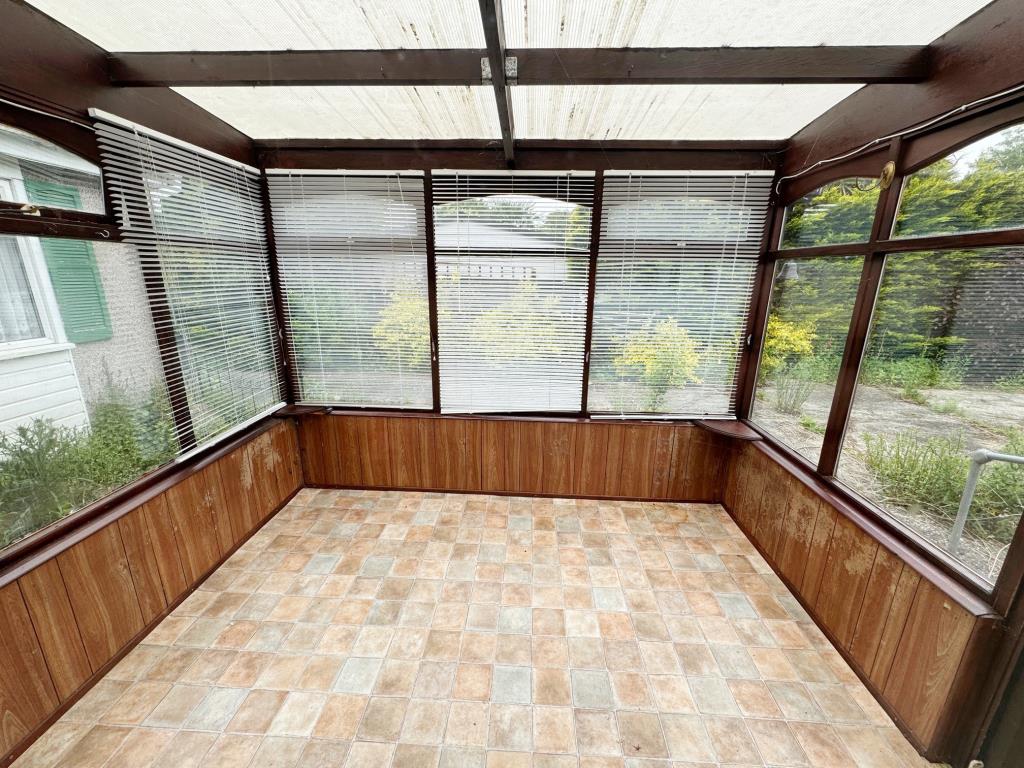 Lot: 146 - DETACHED BUNGALOW WITH POTENTIAL IN POPULAR LOCATION - Lean to conservatory